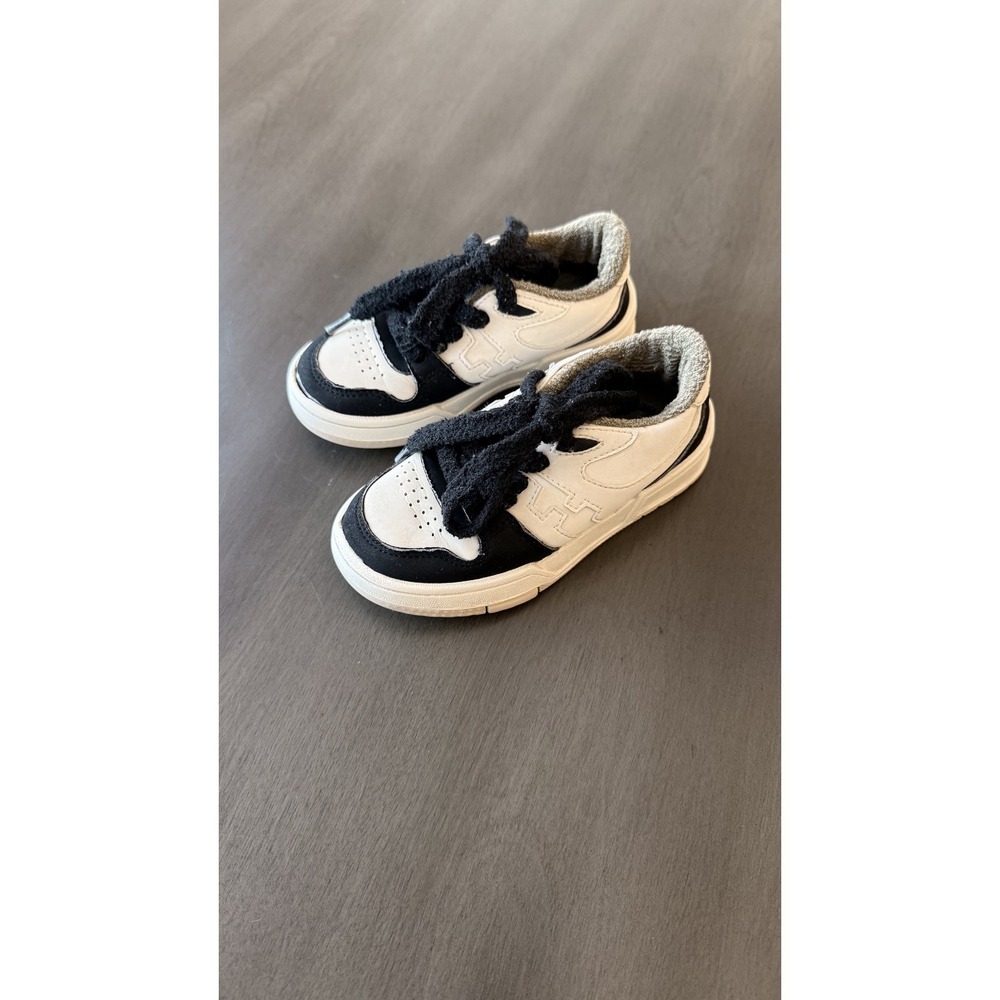 Fendi Shoes Kids Size 9.5 White Black Logo Low Top Lace Up Sneakers Casual